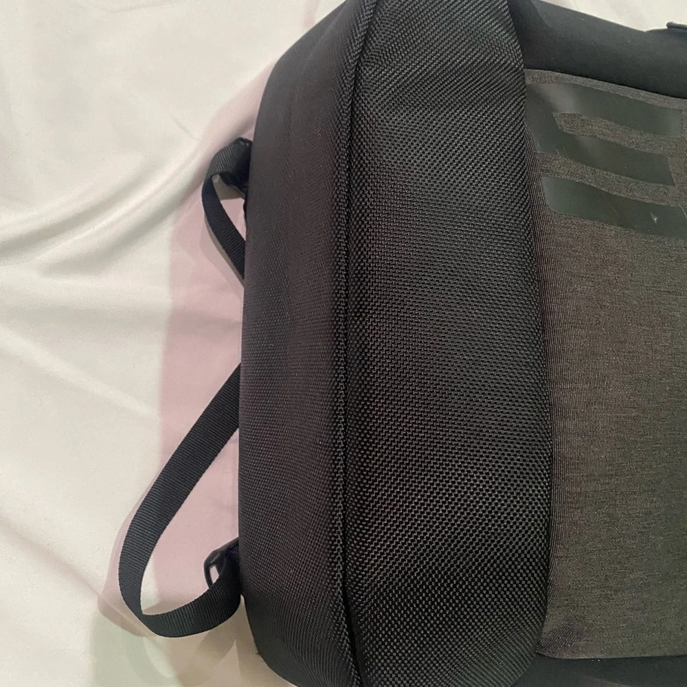 Alienware Backpack - Picture 5 of 6